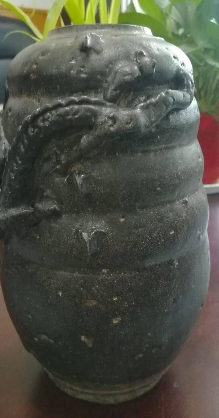 金牌 元代黑釉出脊堆塑盘龙瓶图4