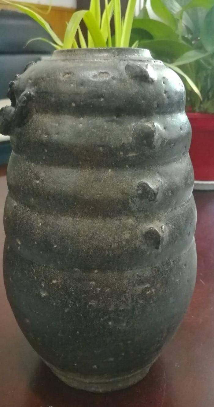 金牌 元代黑釉出脊堆塑盘龙瓶图5