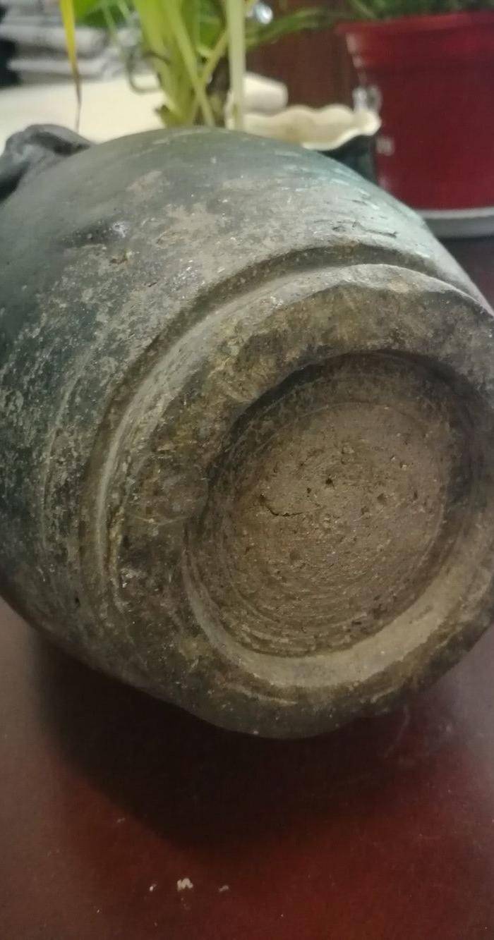 金牌 元代黑釉出脊堆塑盘龙瓶图8