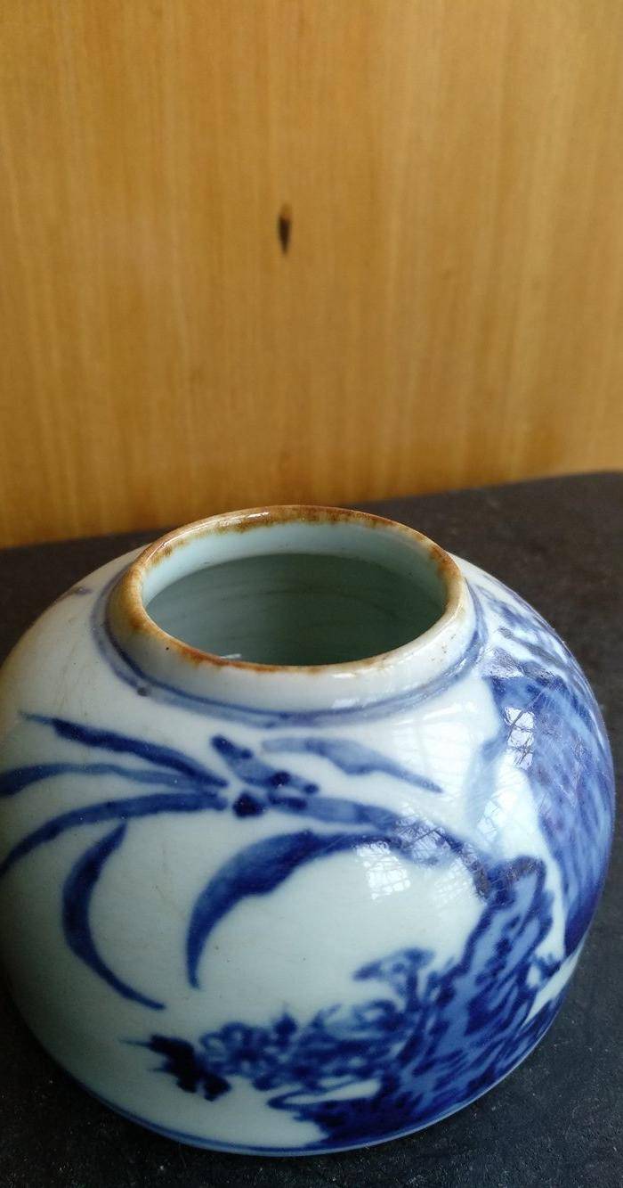 文房佳器。清晚 民国马蹄型青花水盂,高:4Cm,底径6.8Cm。图3