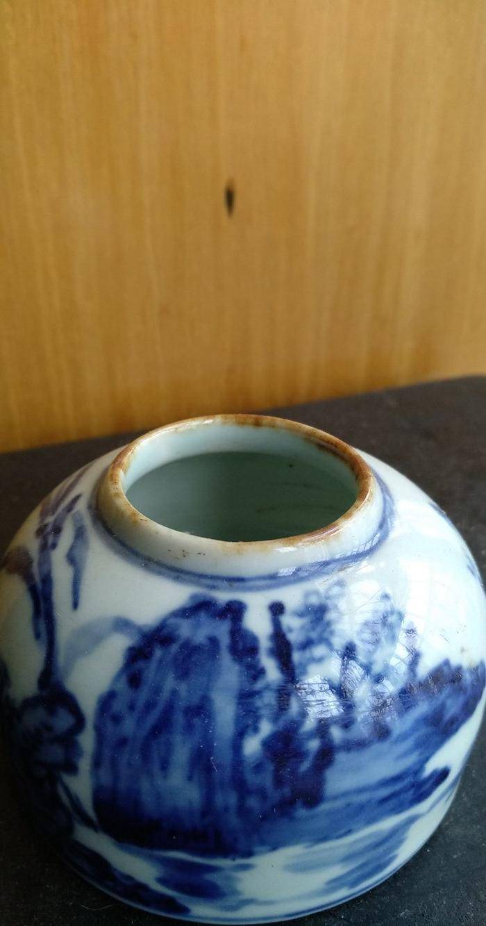 文房佳器。清晚 民国马蹄型青花水盂,高:4Cm,底径6.8Cm。图4