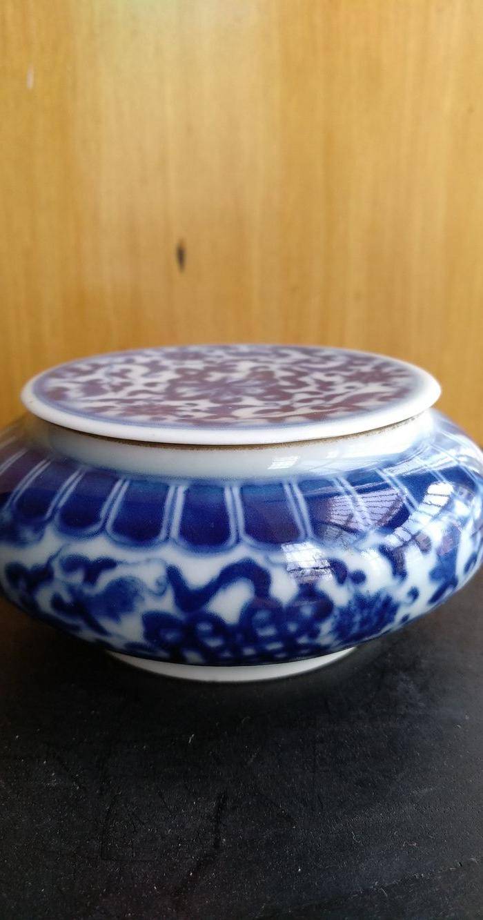 清代青花带盖水呈,高:4Cm,口径5.8Cm。精美文房佳器。图2