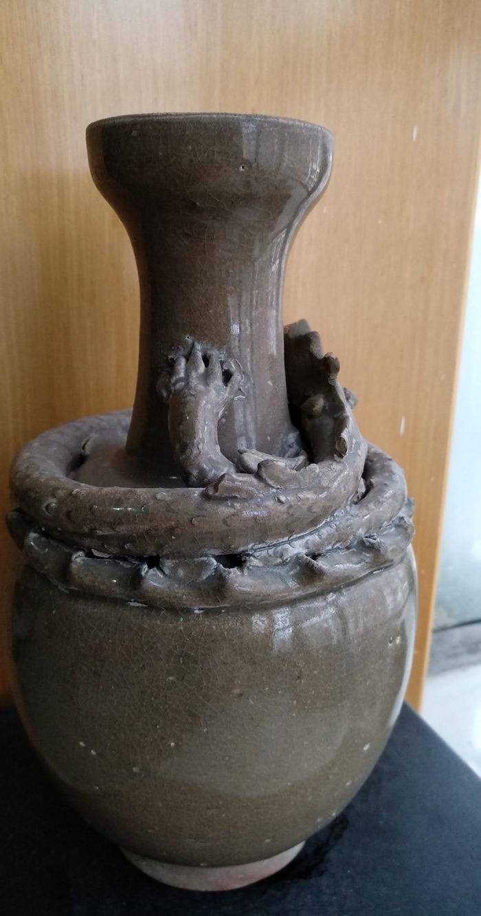 宋龙泉窑系盘龙瓶。高23Cm。图3