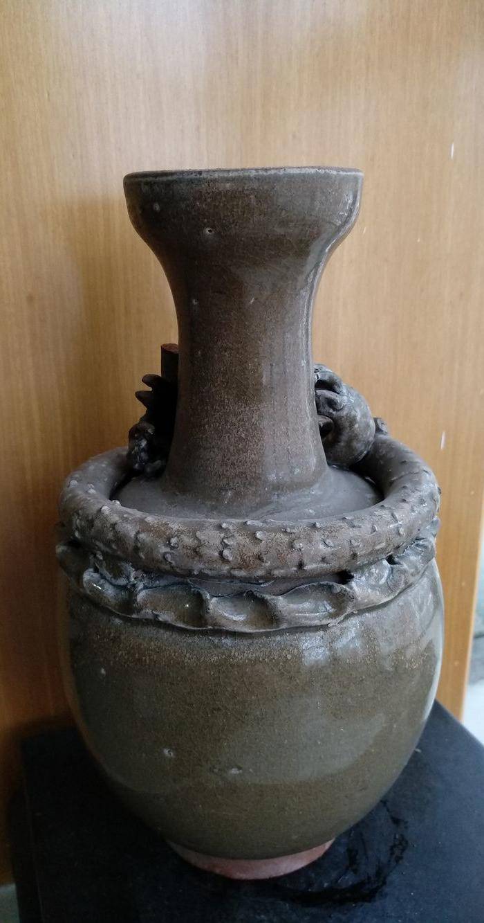 宋龙泉窑系盘龙瓶。高23Cm。图4