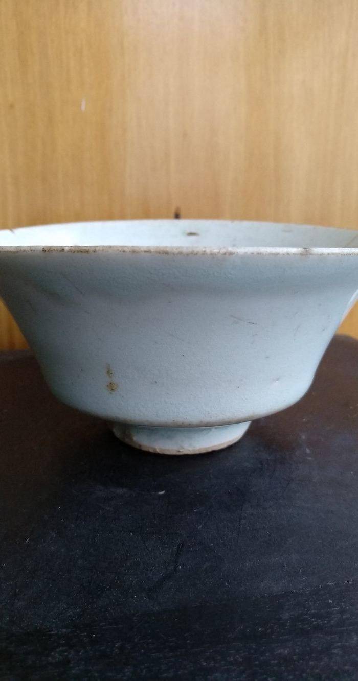 元枢府釉小底足折腰碗,高5.5Cm,口径11.4. 11Cm。图3
