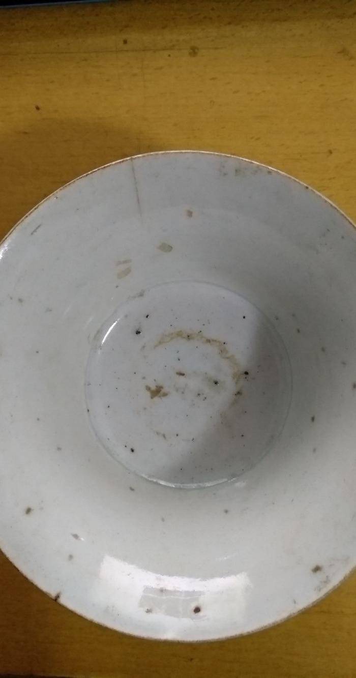 元枢府釉小底足折腰碗,高5.5Cm,口径11.4. 11Cm。图7