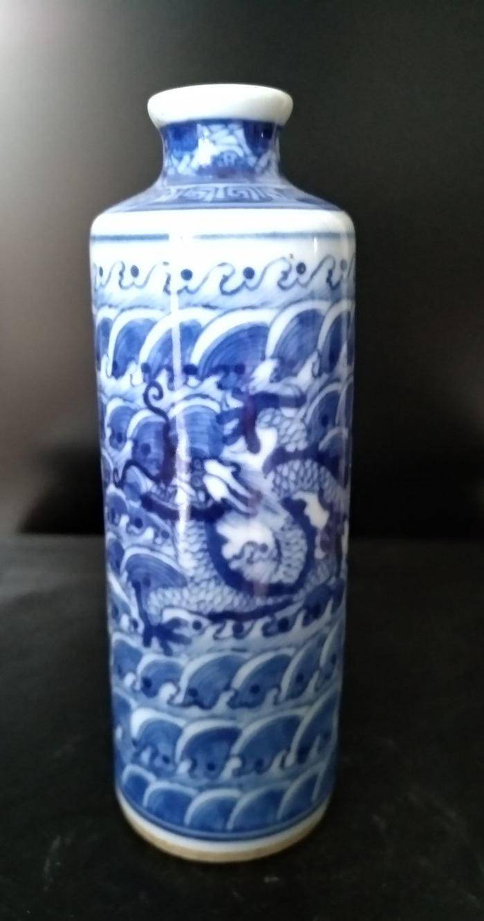 清。青花鼻烟壶,高:9.5Cm,底径3Cm。图4