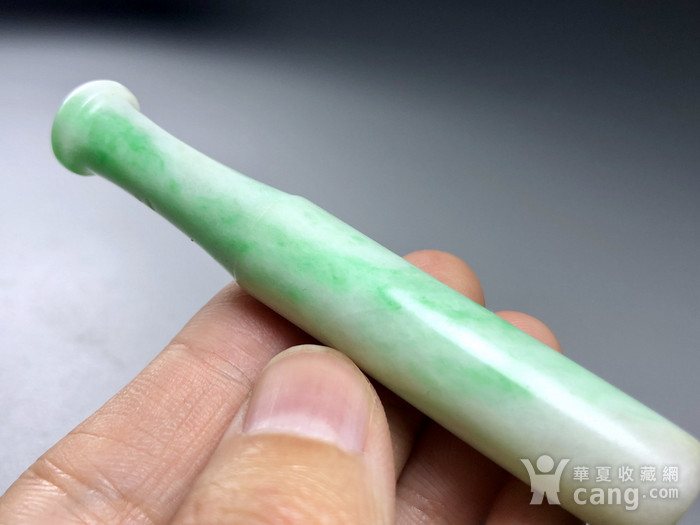清代老翡翠白底青烟嘴一支