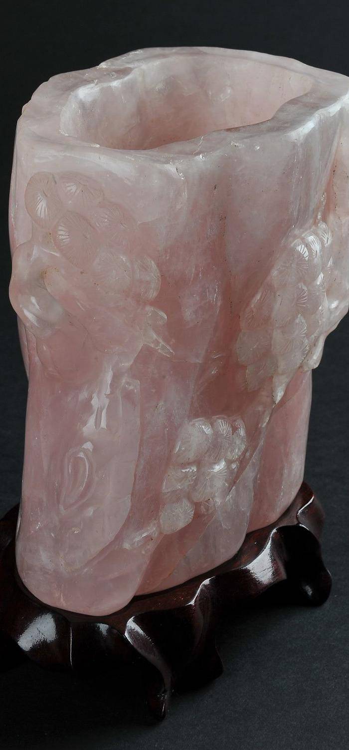 欧美回流 天然粉水晶随形雕笔筒图4