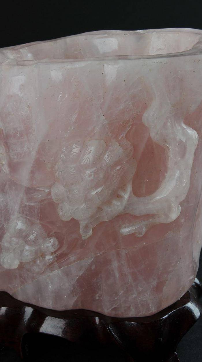 欧美回流 天然粉水晶随形雕笔筒图6