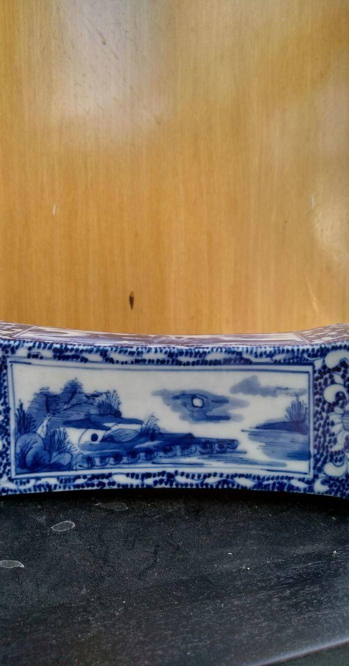 清.青花山水小脉枕,宽:12.8Cm。图3