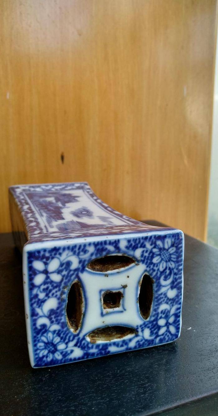 清.青花山水小脉枕,宽:12.8Cm。图5