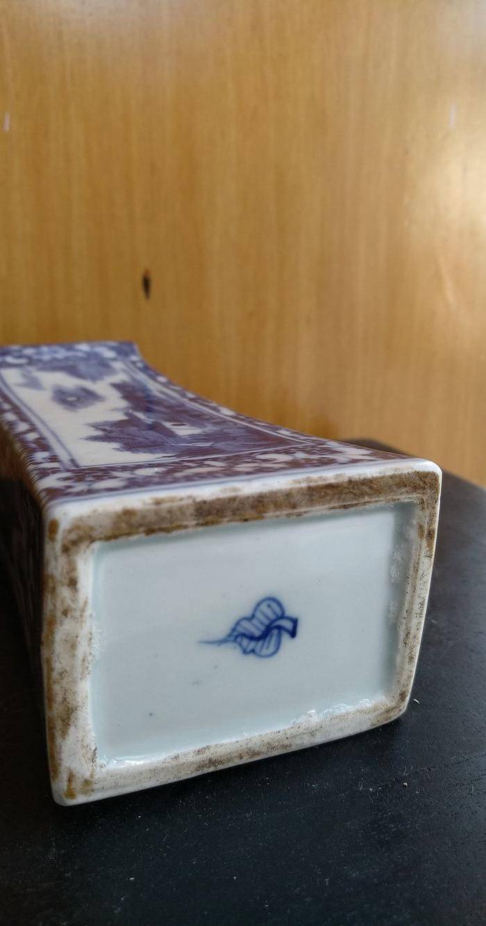 清.青花山水小脉枕,宽:12.8Cm。图6