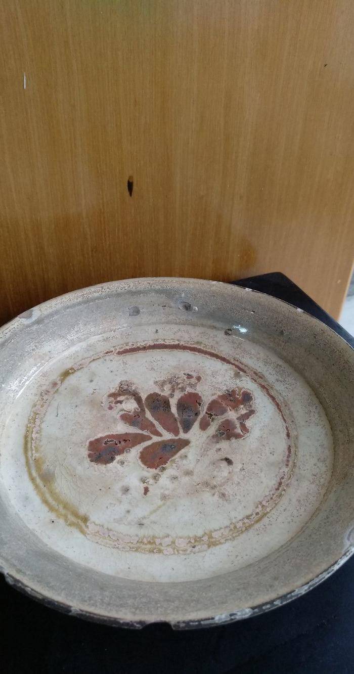 宋磁州窑褐小底足。口径13.8Cm。图4