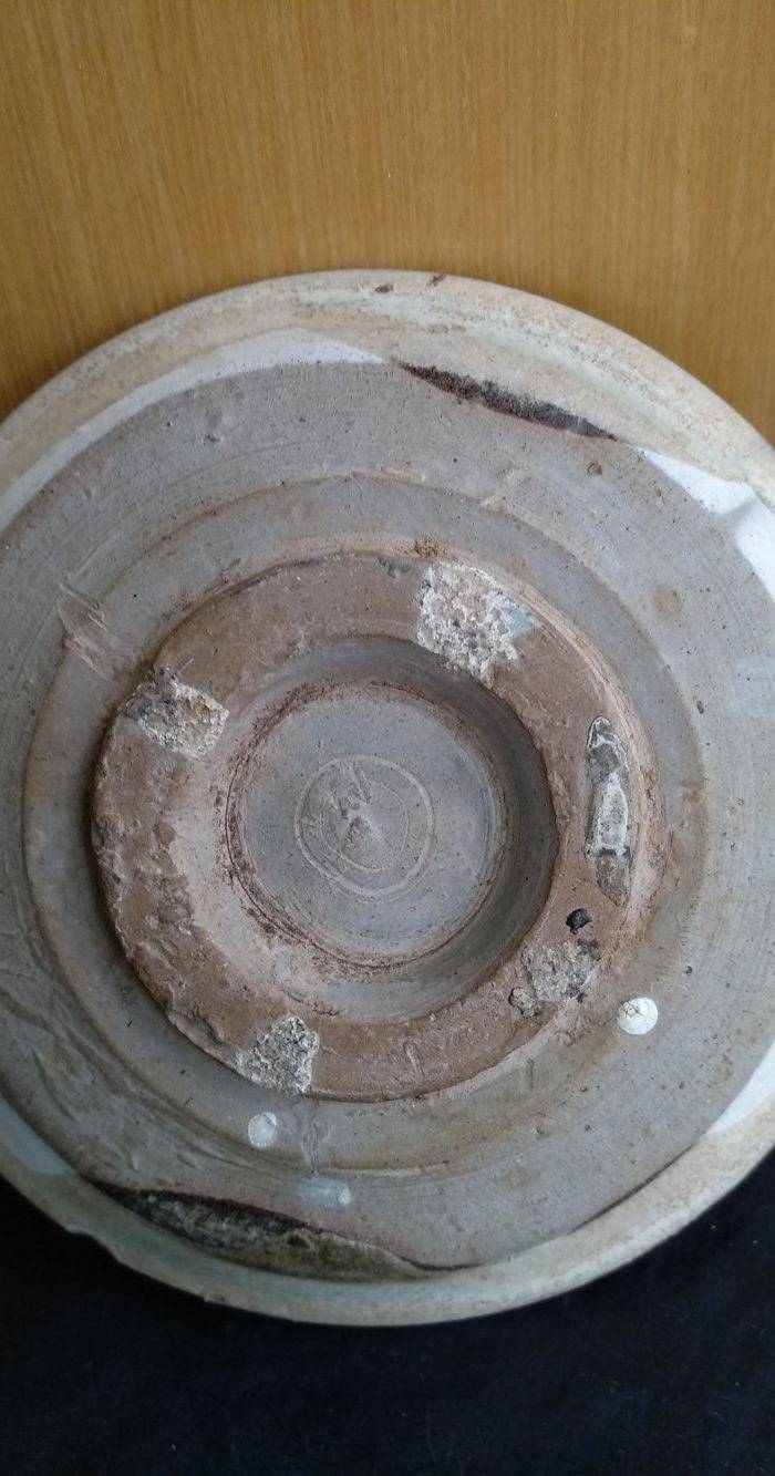 宋磁州窑褐小底足。口径13.8Cm。图5