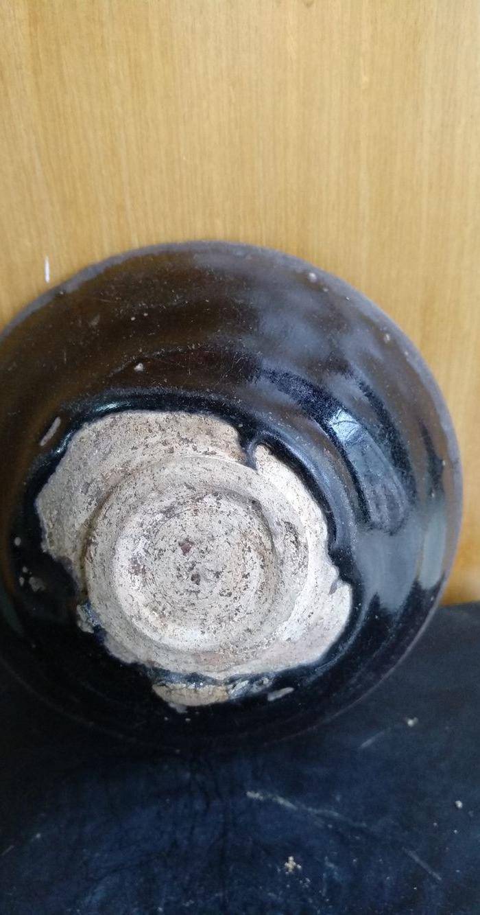 宋建窑小底足兔盏。口径11Cm,高4.3Cm。口沿一周有小崩缺图4