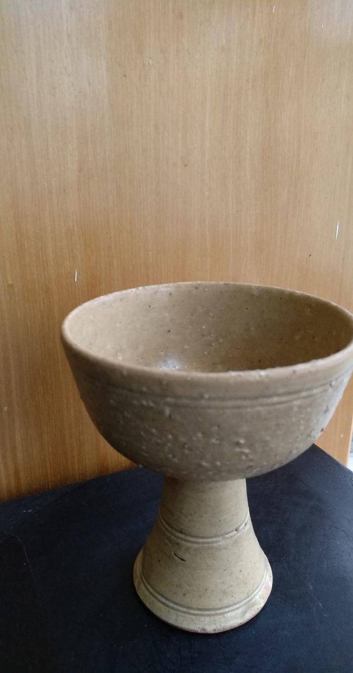 元 明青黄釉高足杯,高10.3Cm,口径9Cm。图3