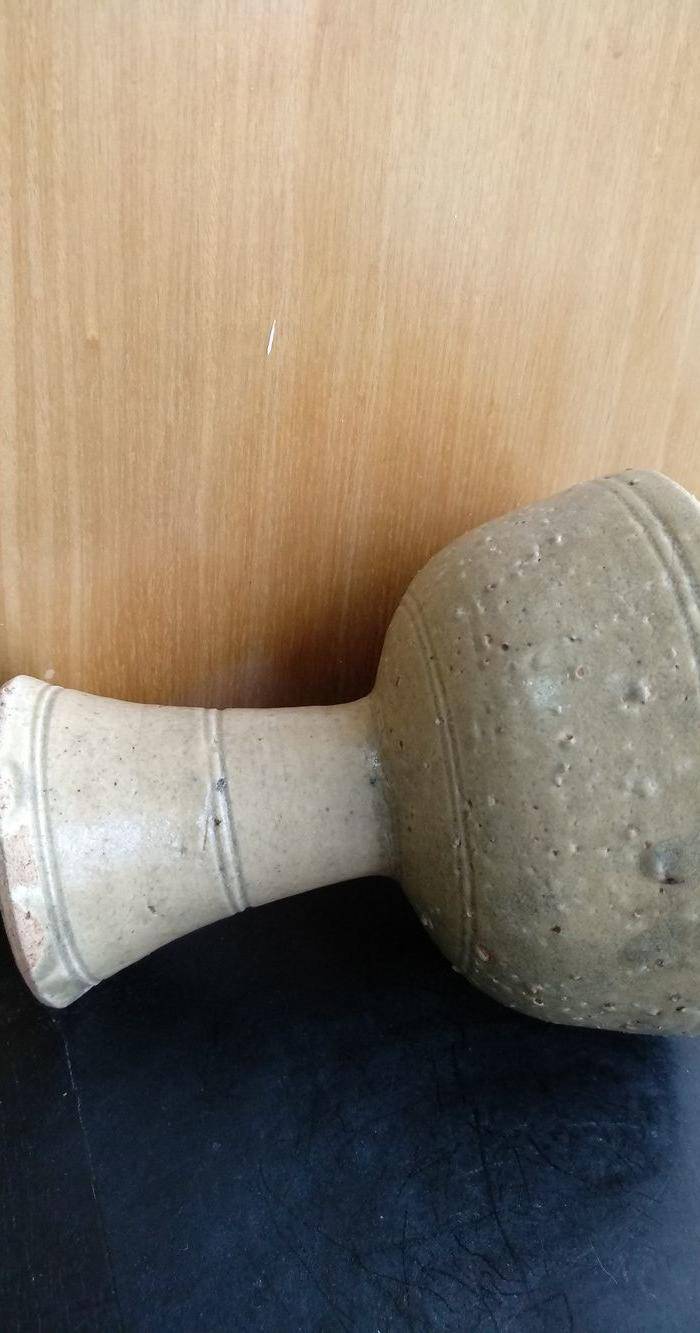 元 明青黄釉高足杯,高10.3Cm,口径9Cm。图6
