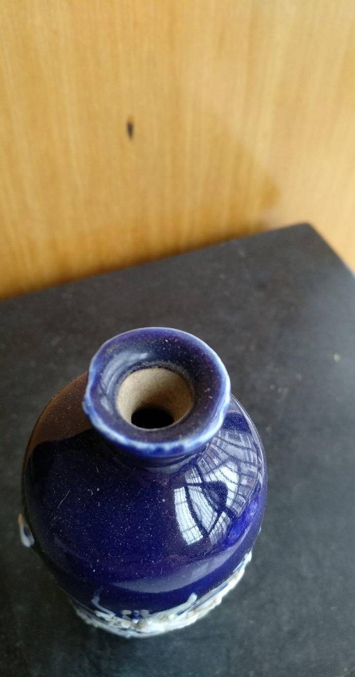 明晚 清早期蓝釉堆白龙纹小梅瓶。高9.9Cm图5