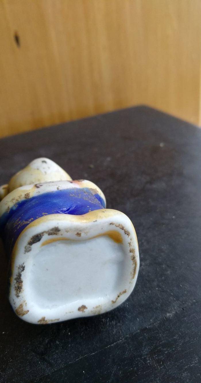 清,彩釉熊型烛台高:5Cm。图5