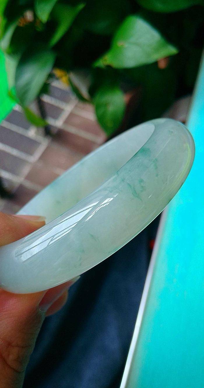 冰种飘绿宽边手镯图7