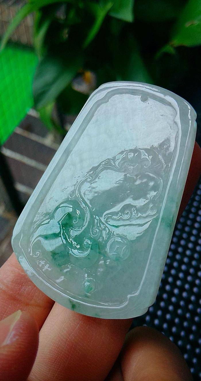 冰种飘绿策马奔腾吊坠图5