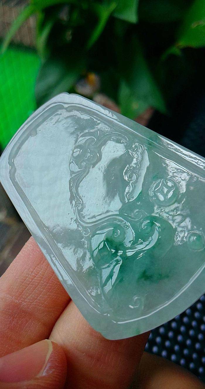 冰种飘绿策马奔腾吊坠图6