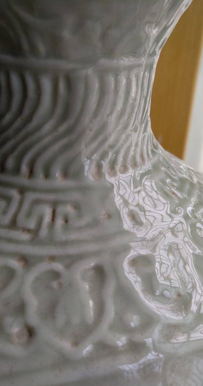 欧州回流。豆青釉轧花粉彩开光葫芦瓶,高:31.6Cm。图8