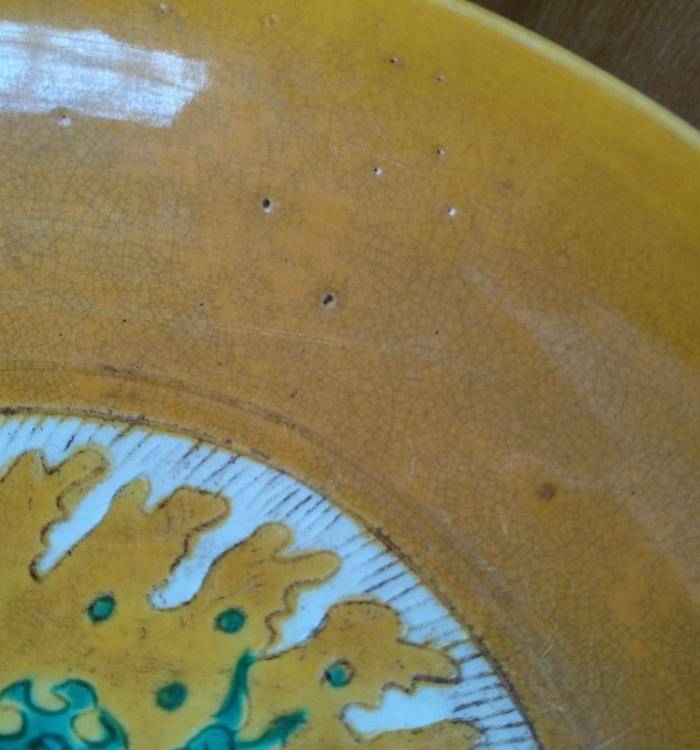 欧州回流。大明嘉靖款,鸡油黄地红绿彩龙盘。径:17.8Cm。图9