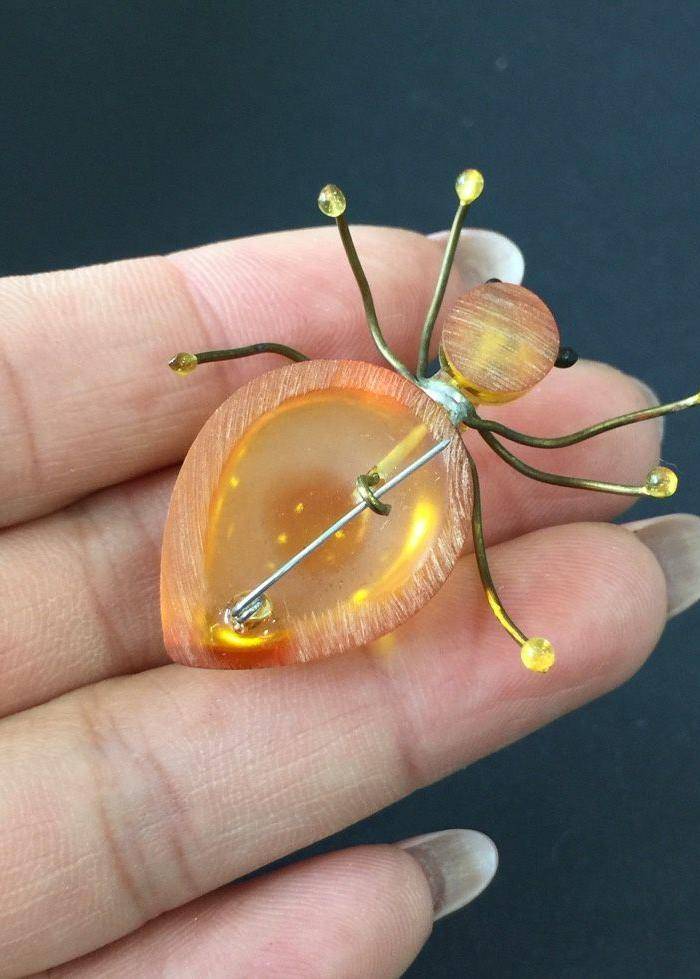 8035欧洲回流金珀蜘蛛胸针一枚图8