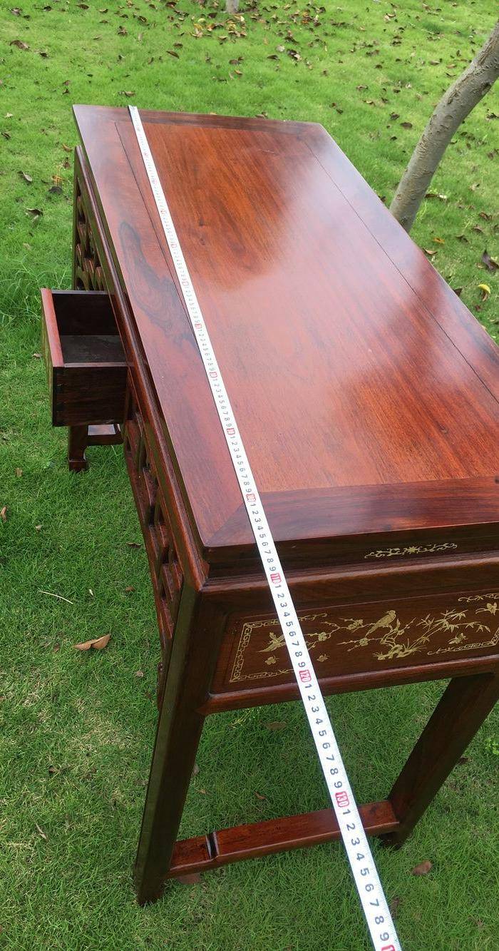 花梨木四面功嵌骨画桌图2