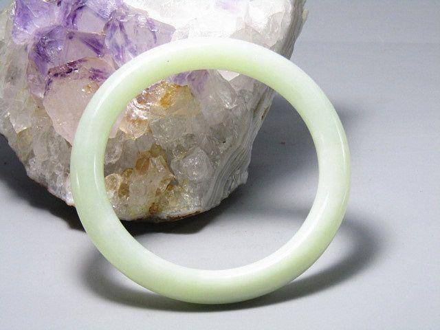 创汇时期 和田玉 圆条手镯 玉质细腻油润图5