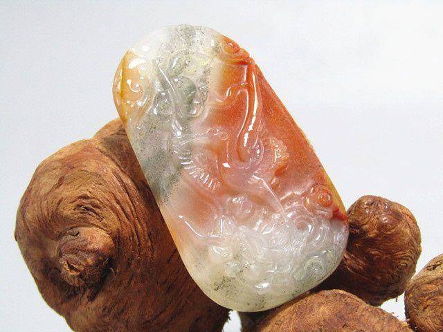 罕见黄龙玉 五色 松鹤延年 挂件图10