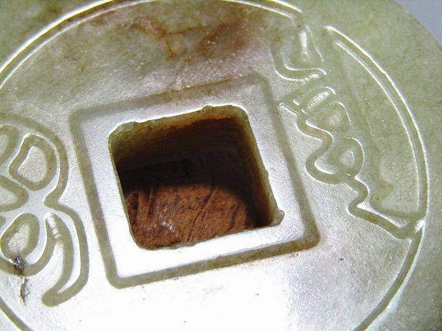 清和田玉乾隆 玉币 包浆熟润图10