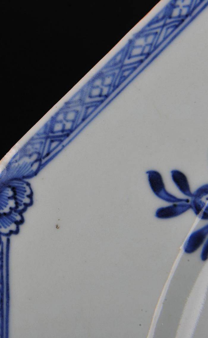欧美回流 清中期 青花折枝花卉八棱大盘图9