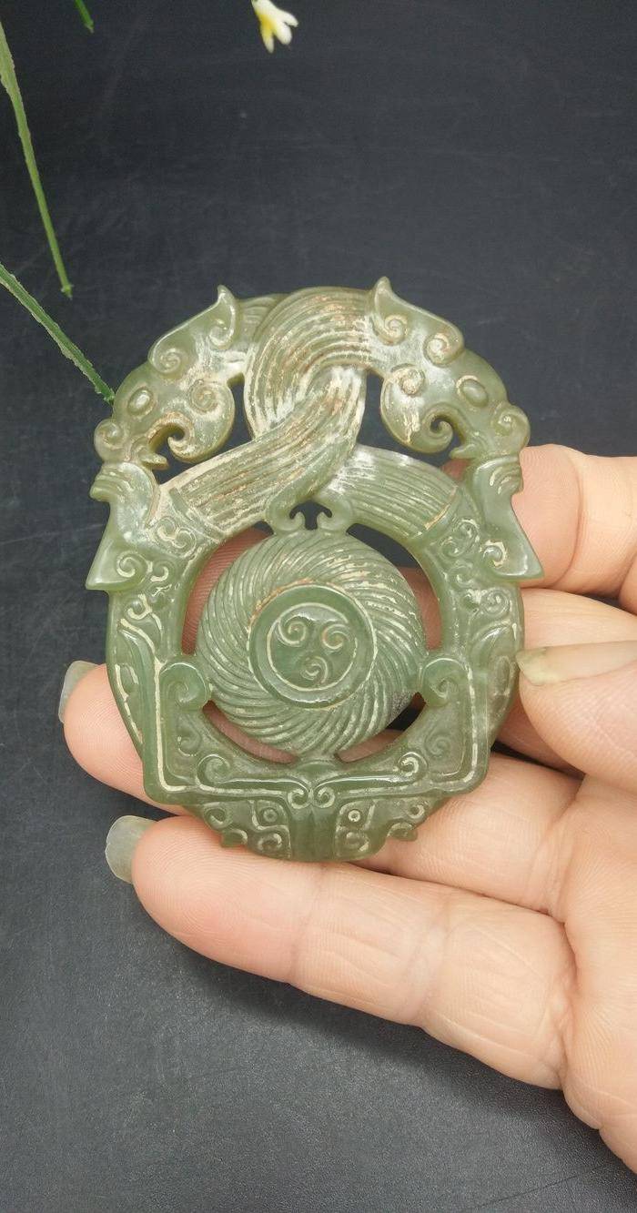 和田青玉双龙戏珠把件 挂件图7