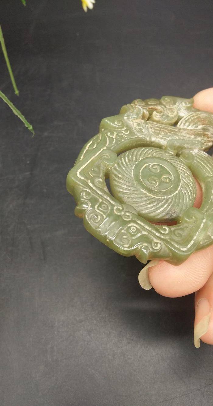 和田青玉双龙戏珠把件 挂件图8