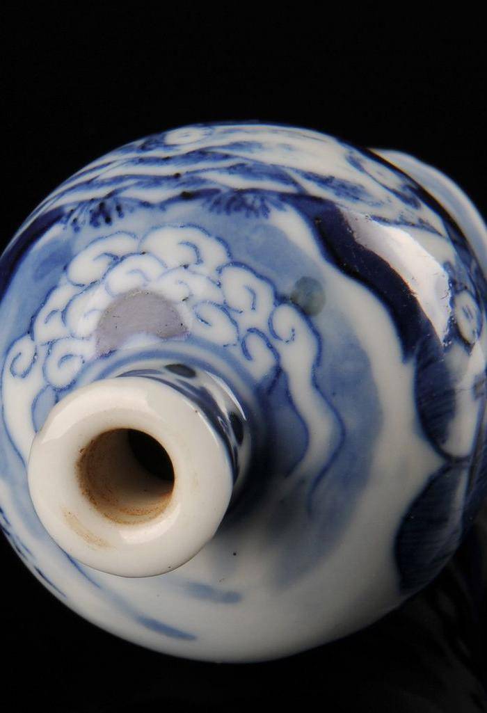 欧美回流 清代 青花人物故事纹鼻烟壶图9