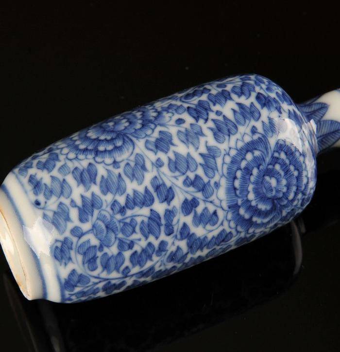 欧美回流 清 青花缠枝花卉纹鼻烟壶图3