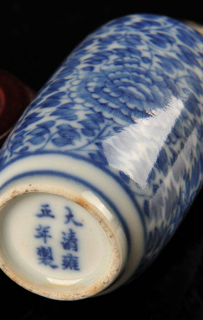 欧美回流 清 青花缠枝花卉纹鼻烟壶图5