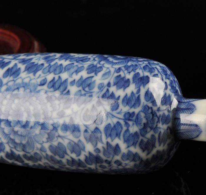 欧美回流 清 青花缠枝花卉纹鼻烟壶图6