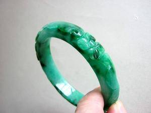 金牌 冰种墨翠带雕花翡翠手镯 金牌 冰种墨翠带雕花翡翠手镯