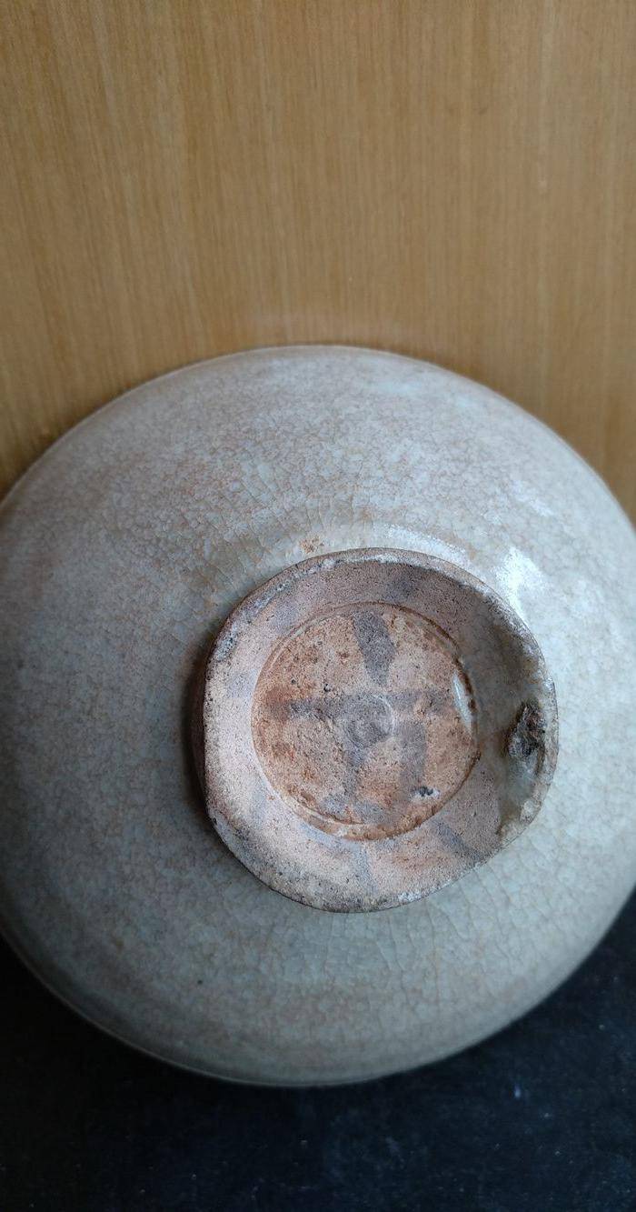 宋影青釉小底足盏。口径10Cm,高3Cm。图5