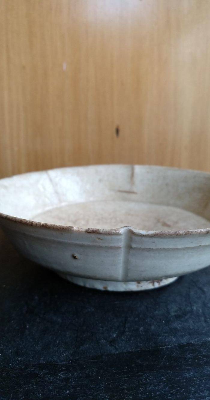宋影青釉六梭洗。口径12Cm,仅有碗口有微小崩图4