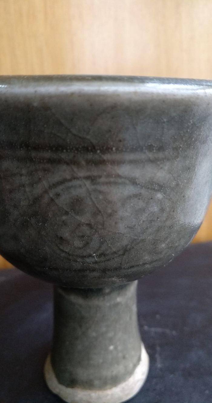 元 明龙泉清釉下纹饰高足杯,高10Cm,口径8Cm。图6