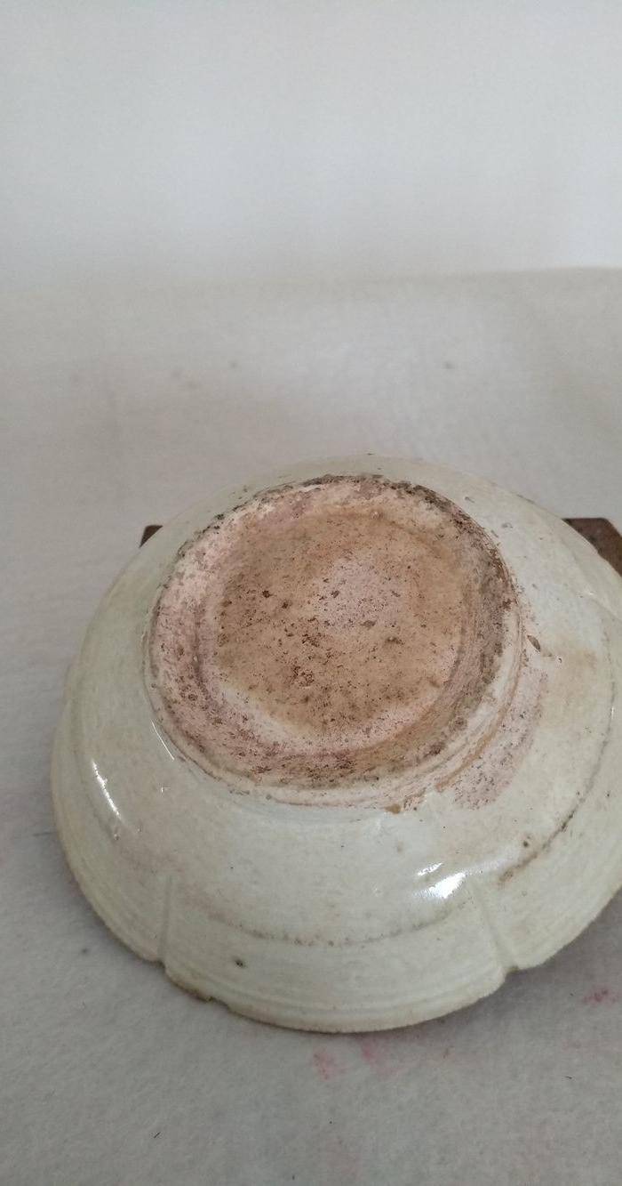 宋影青釉六梭洗。口径12Cm,仅有碗口有微小崩图3