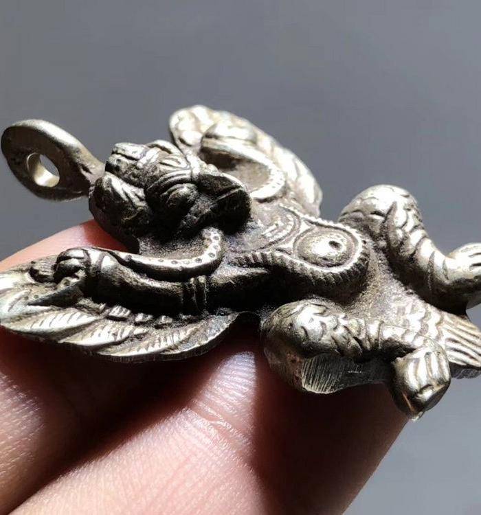 藏传 晚清 大鹏金翅鸟 手工錾刻 工艺精美 双面雕刻图5