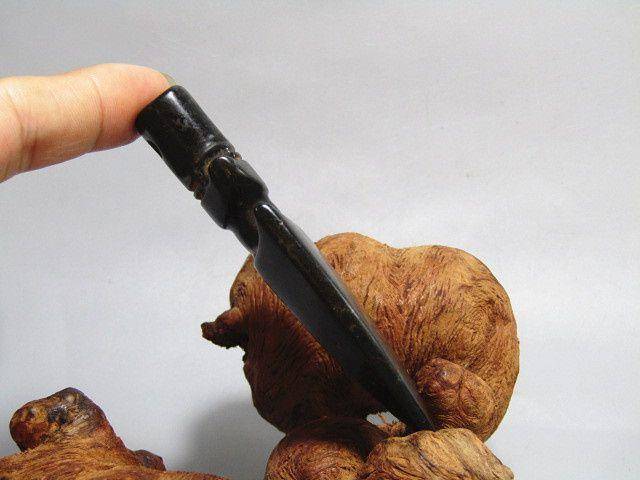 晚清 和田墨碧玉 剑形 挂件 造型古朴 玉质熟润图4