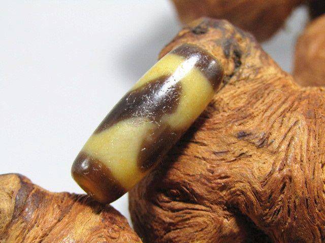 藏传玛 瑙 虎牙天珠 包浆熟厚图3