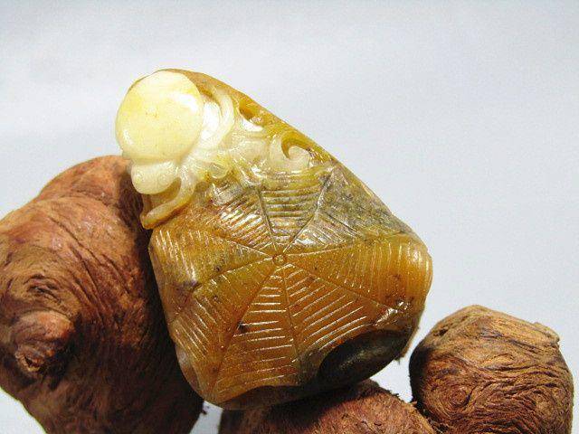 和田乌鸦皮籽料 巧雕 知足常乐图5